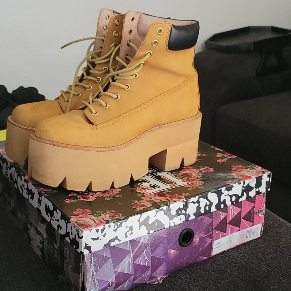 Jeffrey Campbell Nirvana lug sole boot in wheat
